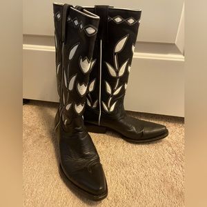 Authentic leather, black and white cowgirl boots. Size 8.